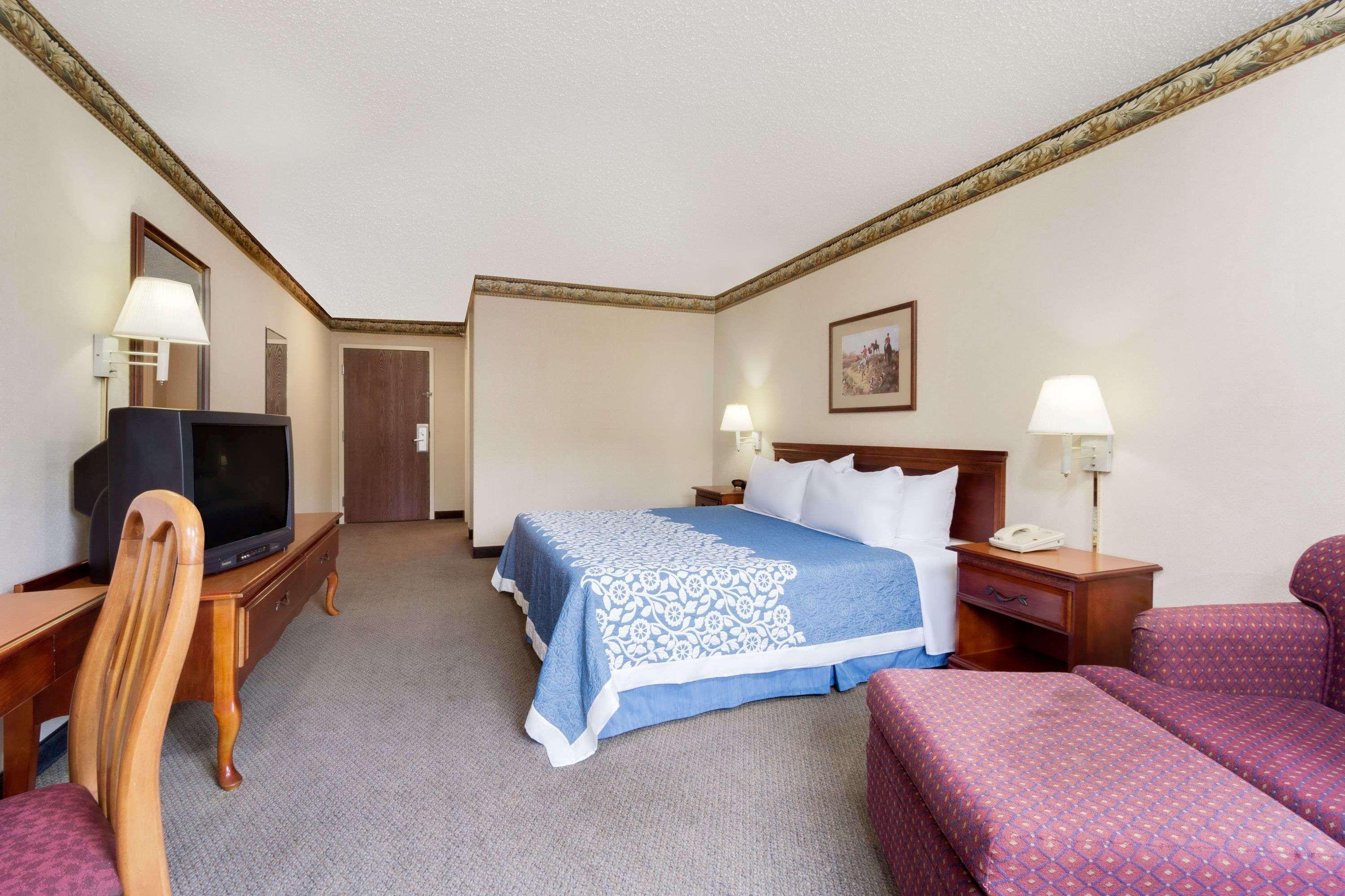Magnuson Hotel West Liberty Buitenkant foto
